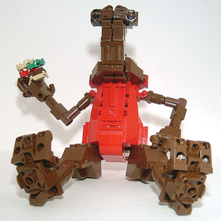 Illustration for article titled Porkins’ B3-3R Astrokeg LEGO Droid Mixes Our Three Favorite Things